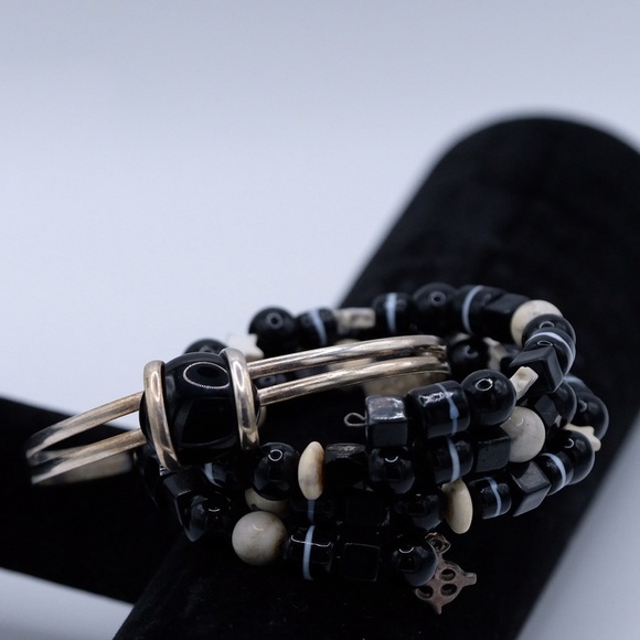 Gorgeous lightweight Bangles Beaded Art Market find with Metal details - Picture 8 of 13